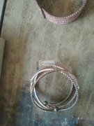 《看图》寻找能做下面两款手环的加工厂，有