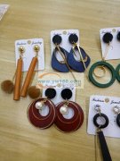 外贸公司饰品加工外发挂圈，弯针