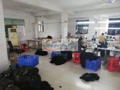 本厂长期承接服装外发加工，工人目前二十人