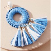 寻找会制作【如图】草编圆圈环的工厂，有货