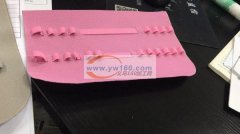 化妆箱里的纸板穿松紧带