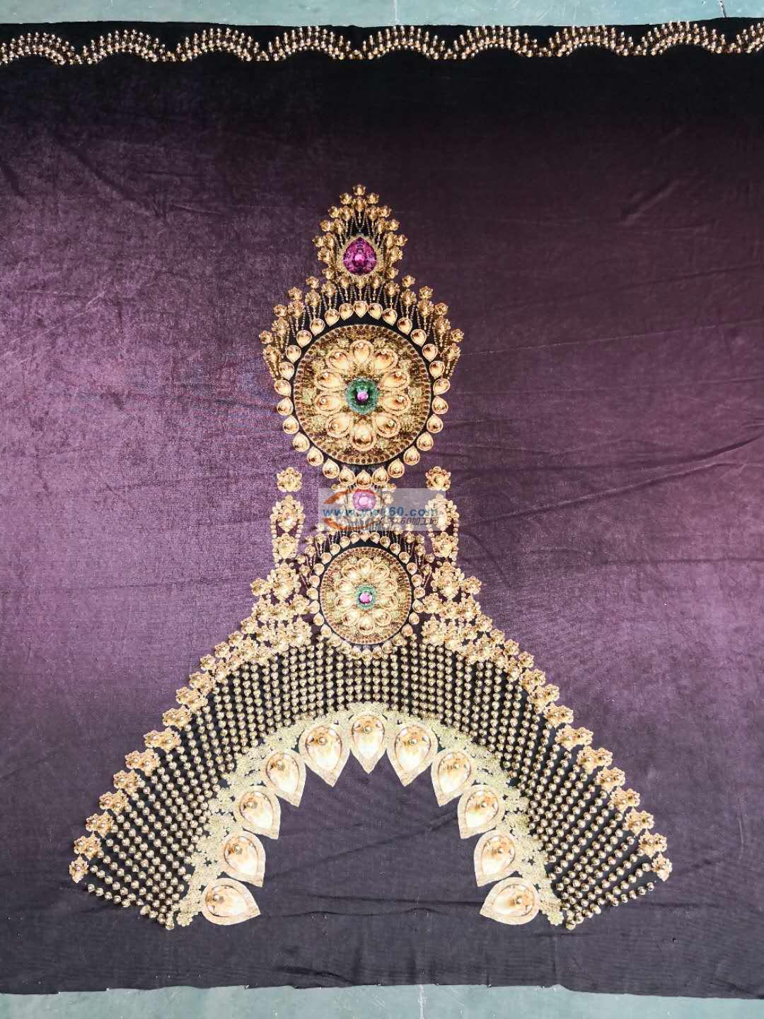 中高档钉泡珠加工(整匹布加工) 中高档钉泡珠加工(整匹布加工)