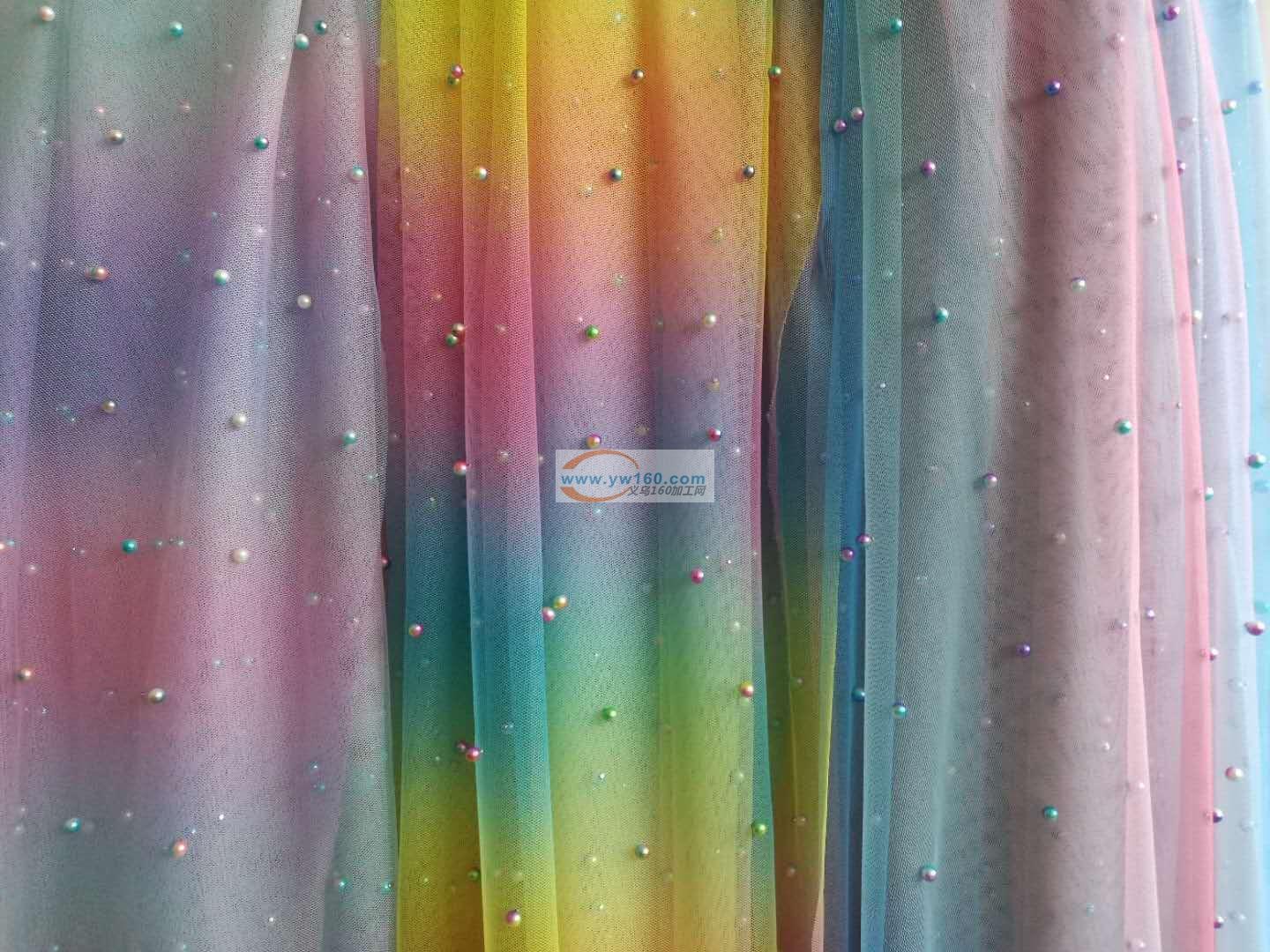 中高档钉泡珠加工(整匹布加工) 中高档钉泡珠加工(整匹布加工)