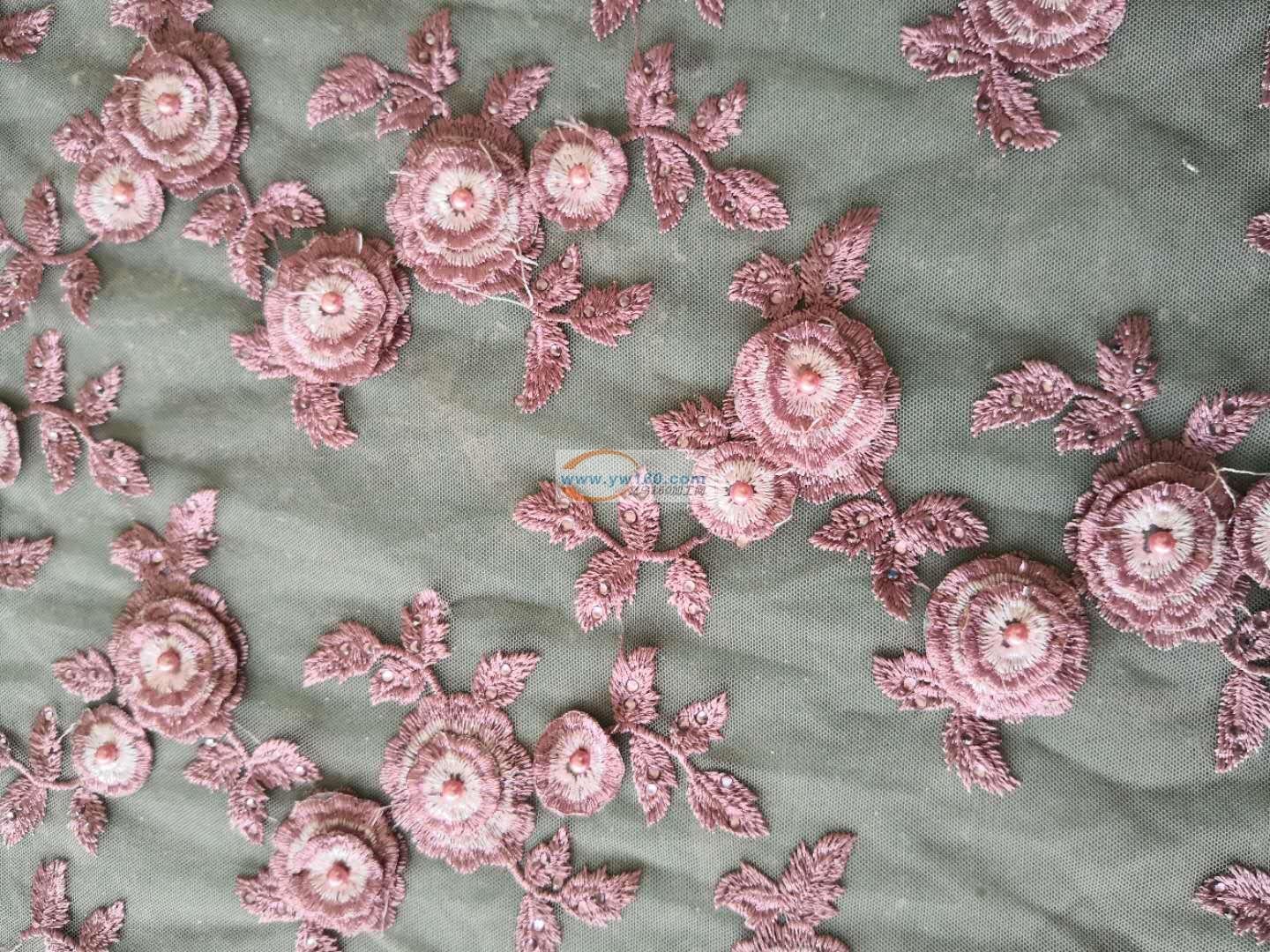 中高档钉泡珠加工(整匹布加工) 中高档钉泡珠加工(整匹布加工)