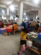 本厂承接书包、背包、布袋等加工，有员工1