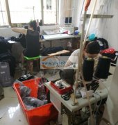 本厂有平车、拷边机、三针五线机等，长年承