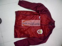 现有运动服，球衣，简单背包各500个需要