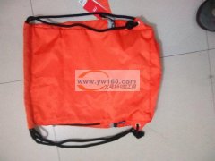 现有运动服，球衣，简单背包各500个需要