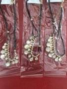 现有一批毛衣链一次性处理，【如图】款式多