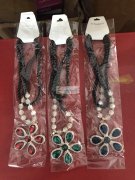 现有一批毛衣链一次性处理，【如图】款式多