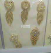 如图，找做胸针配饰爪链的成品加工，专业做成品的加工厂联系