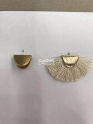 现有订单外发加工，【如图】寻找粘排须的加