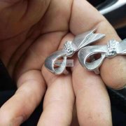 如图，现需寻找专业打合模线的加工厂，有专