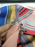 寻求能生产【如图】这种胸针的厂家，要质量