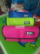 本厂员工十人，承接各种背包，化妆包，洗涑