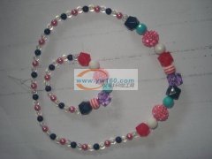 找长期合作外发加工包布头扣的，和穿珠子手