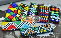 我司工人是外国朝鲜。我本人在义乌，加工厂