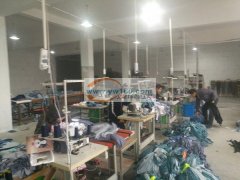 承接各款式服装加工..员工素质上乘.交货
