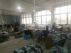 承接各款式服装加工..员工素质上乘.交货