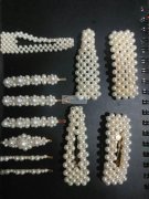 这里有工人，承接手工活。以编制金刚结手串
