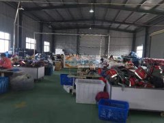 本厂专业生产各种箱包皮包，双背包，腰包，