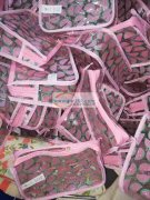 本厂专业生产各种箱包皮包，双背包，腰包，