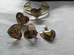 寻求能生产【如图】这种四件套的饰品厂家，