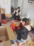 承接各类手工加工，穿珠，穿扣，手缝，打包