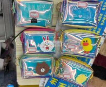 如图PVC包外发加工，寻找专业做PVC包