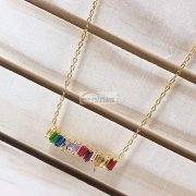 现寻【如图】这两个款式的产品，后面字母要