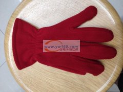 承接五指手套加工，也可提供裁剪。我厂现有