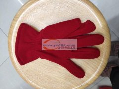 承接五指手套加工，也可提供裁剪。我厂现有