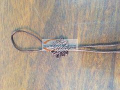 承接各种手工制品的加工，手工品加工厂工人