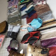 本厂目前有十五个人，从事箱包行业多年，专