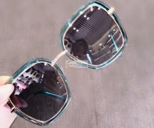 寻找如图所示同款 偏光镜 ，有此货的请与