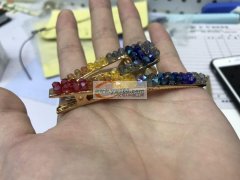 点钻外发，如图，找能点水晶发夹的加工厂，