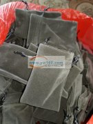 本厂现有车工50余名，手工60人。诚接布