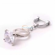 找做如图这款钥匙扣的工厂，要有钢模的，或