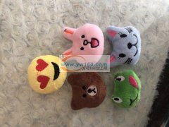 有一批小玩具。 给钱就卖