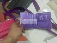 我厂专业做钱包，票夹，护照本，胶水活，欢