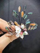 有单外发，如图，找做这种胸针的成品手工加