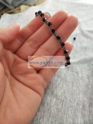 本厂有批编织手链出售，款式多多，价格致电