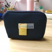 本厂箱包厂现有车工80位，专业生产化妆包