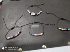 寻找会做如图编制手链的加工厂，有货外发，