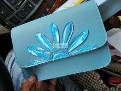 【量大】找专业做这种女土单肩包的工厂，要