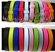 现寻能做如图这款硅胶手环的工厂，现货最好