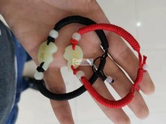 看图，找这款手绳产品或者编织工厂，有货的