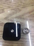 手工活外发，如图亚克力板后面粘胸针配件（