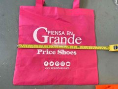 一款车缝，一款机器压，会做两款无纺布包的