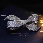 寻找专业做如图铜锆石胸针的工厂，️有订单